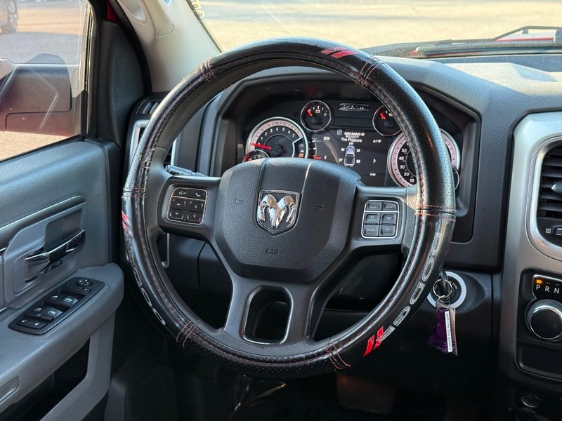 Ram 1500 Classic Vehicle Full-screen Gallery Image 12