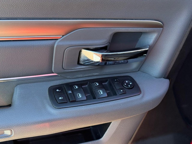 Ram 1500 Classic Vehicle Full-screen Gallery Image 15