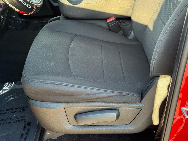 Ram 1500 Classic Vehicle Full-screen Gallery Image 16