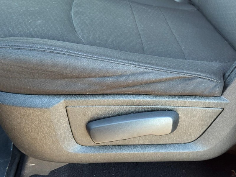 Ram 1500 Classic Vehicle Full-screen Gallery Image 17