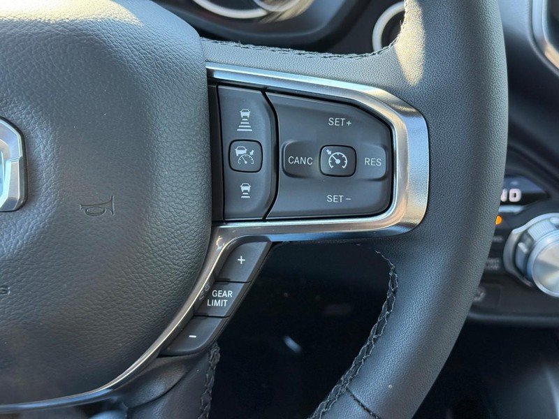 Ram 1500 Vehicle Image 18