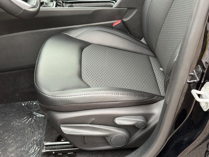 Jeep Compass Vehicle Full-screen Gallery Image 11