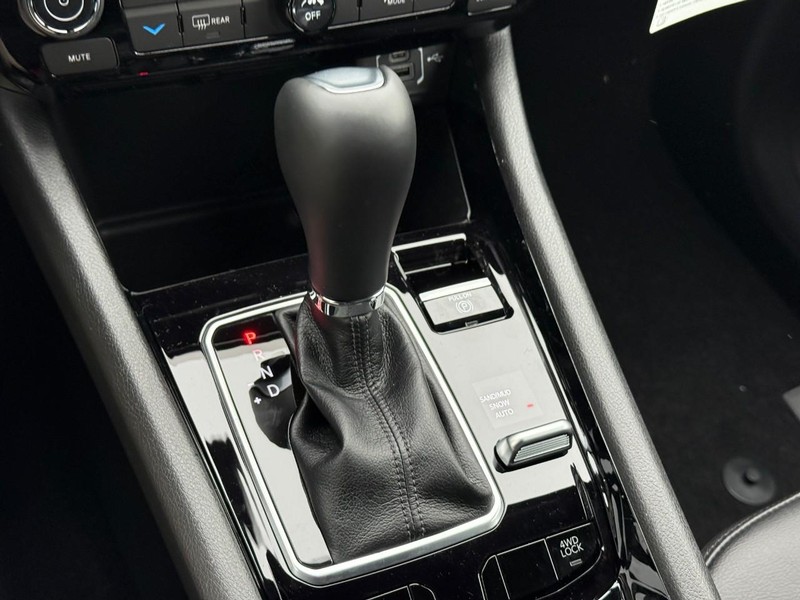 Jeep Compass Vehicle Full-screen Gallery Image 14