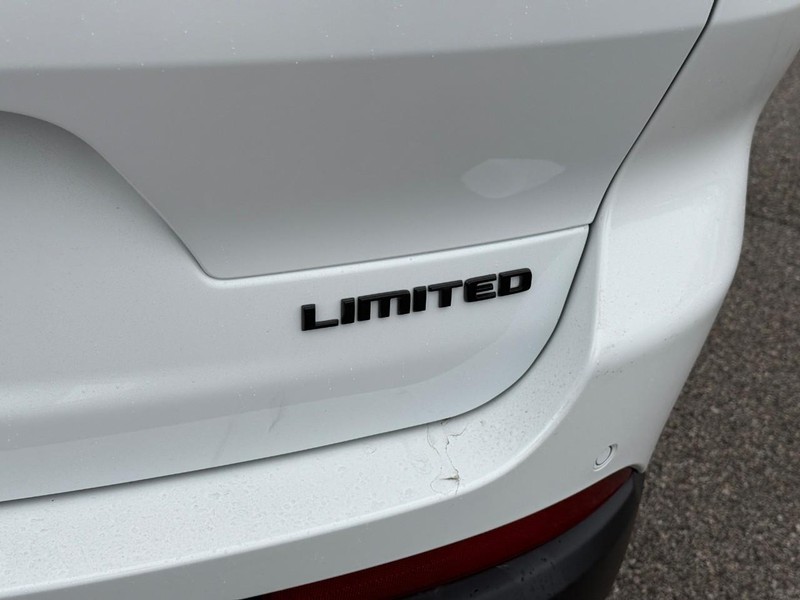 Jeep Grand Cherokee L Vehicle Full-screen Gallery Image 5