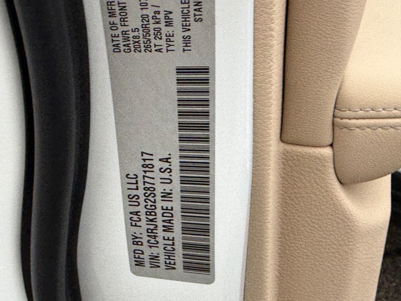 Jeep Grand Cherokee L Vehicle Full-screen Gallery Image 20