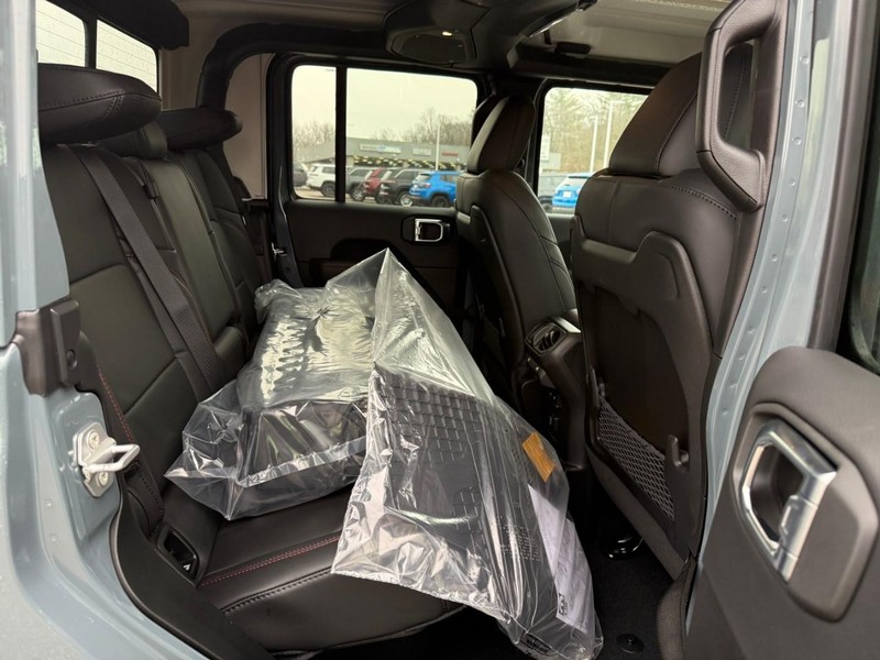 Jeep Gladiator Vehicle Full-screen Gallery Image 5