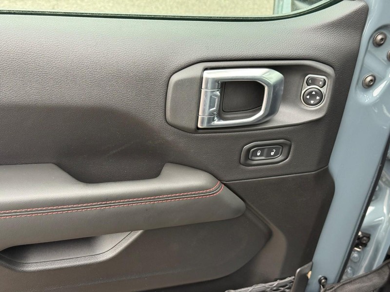 Jeep Gladiator Vehicle Full-screen Gallery Image 6