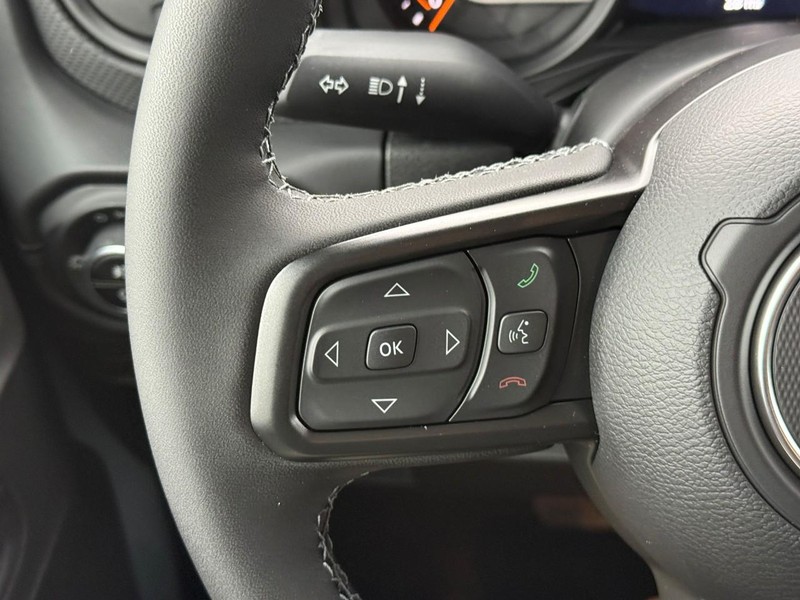 Jeep Gladiator Vehicle Full-screen Gallery Image 9