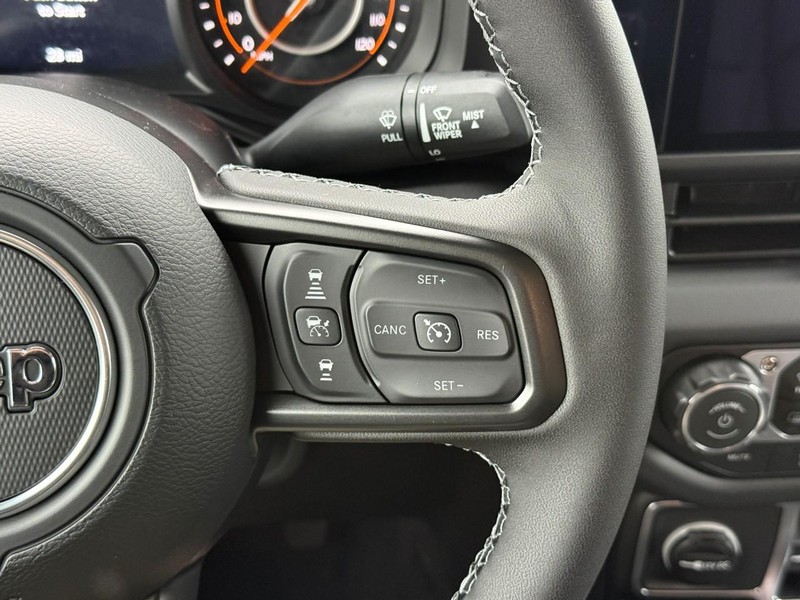 Jeep Gladiator Vehicle Full-screen Gallery Image 10