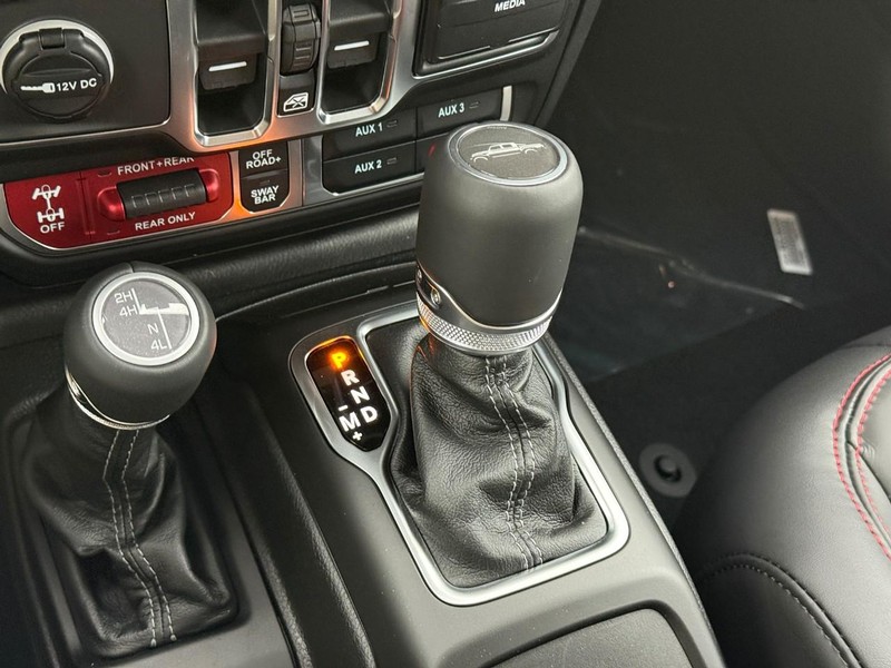 Jeep Gladiator Vehicle Full-screen Gallery Image 12