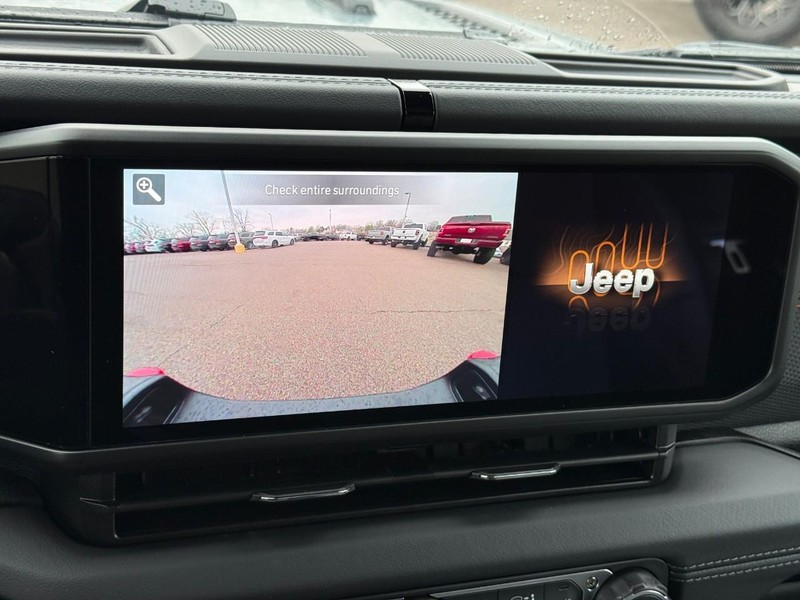 Jeep Gladiator Vehicle Full-screen Gallery Image 13