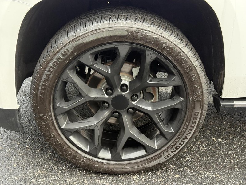 GMC Yukon Vehicle Image 12