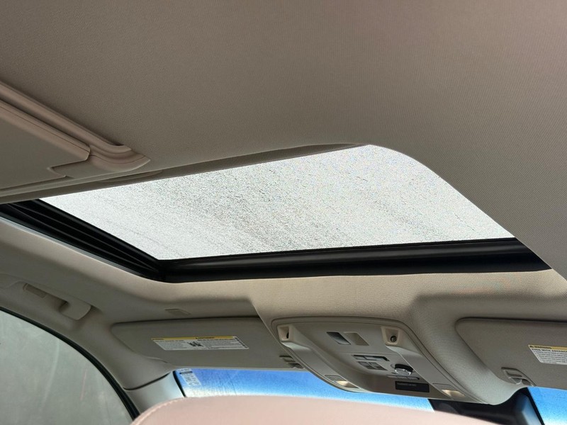 GMC Yukon Vehicle Image 16