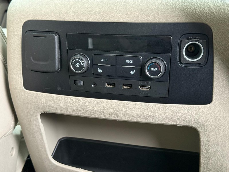 GMC Yukon Vehicle Image 17