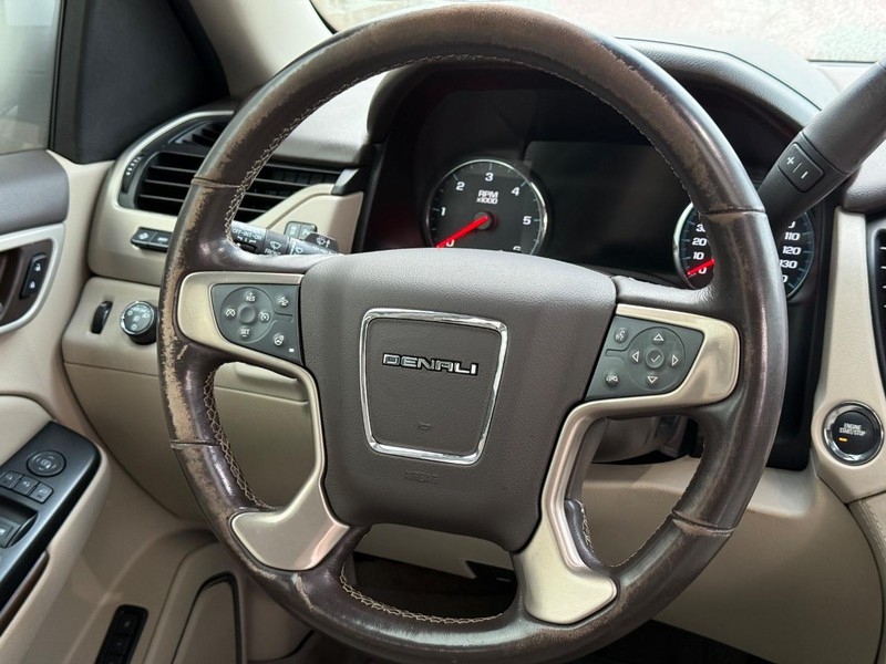 GMC Yukon Vehicle Image 19