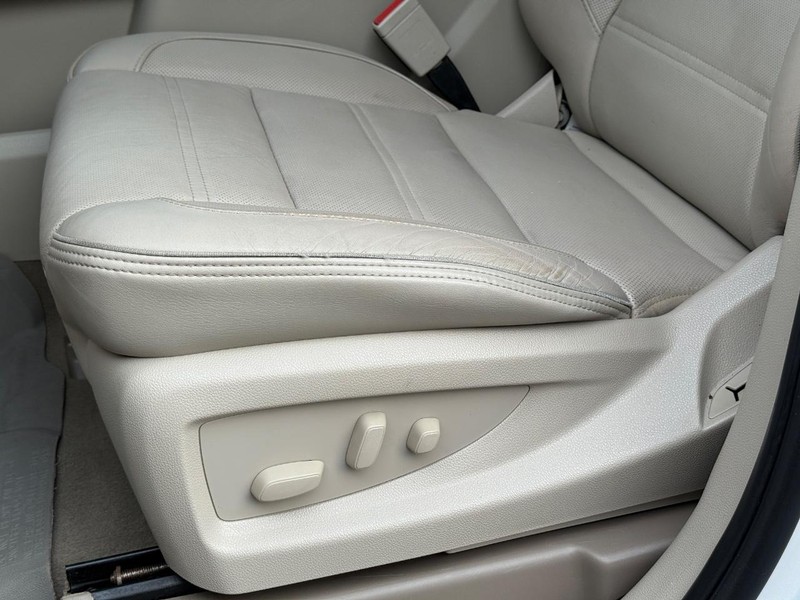 GMC Yukon Vehicle Image 33