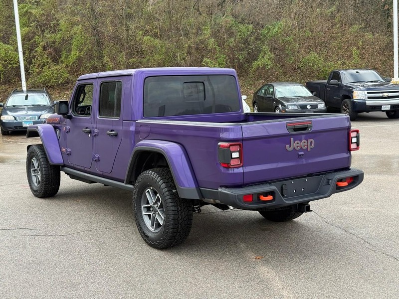 Jeep Gladiator Vehicle Full-screen Gallery Image 3