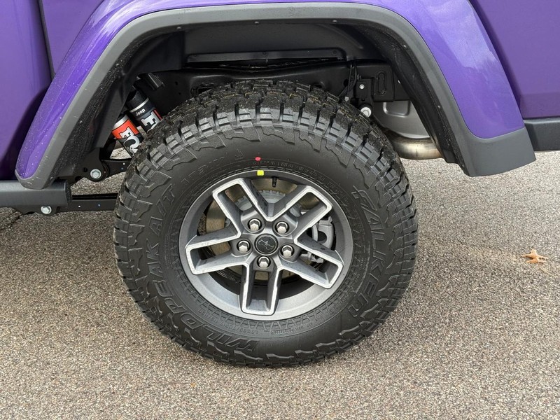 Jeep Gladiator Vehicle Full-screen Gallery Image 4