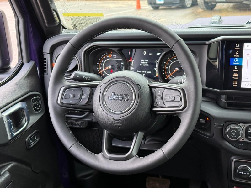 Jeep Gladiator Vehicle Full-screen Gallery Image 7