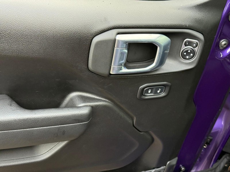 Jeep Gladiator Vehicle Full-screen Gallery Image 10