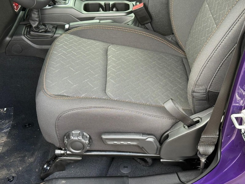 Jeep Gladiator Vehicle Full-screen Gallery Image 11