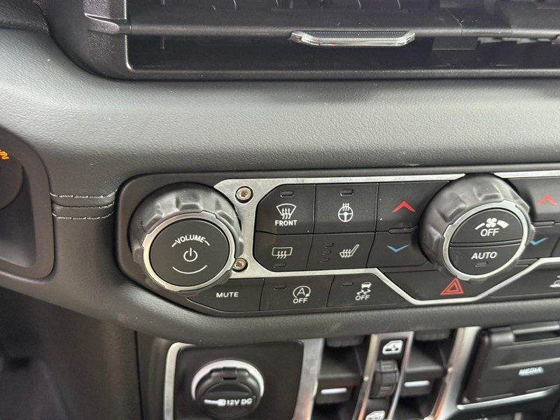 Jeep Gladiator Vehicle Full-screen Gallery Image 12