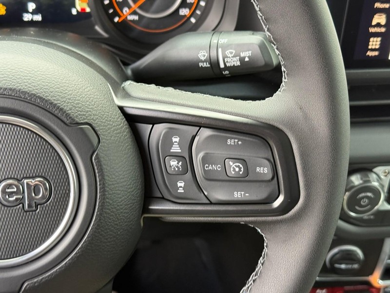 Jeep Gladiator Vehicle Full-screen Gallery Image 13