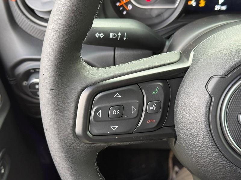 Jeep Gladiator Vehicle Full-screen Gallery Image 14