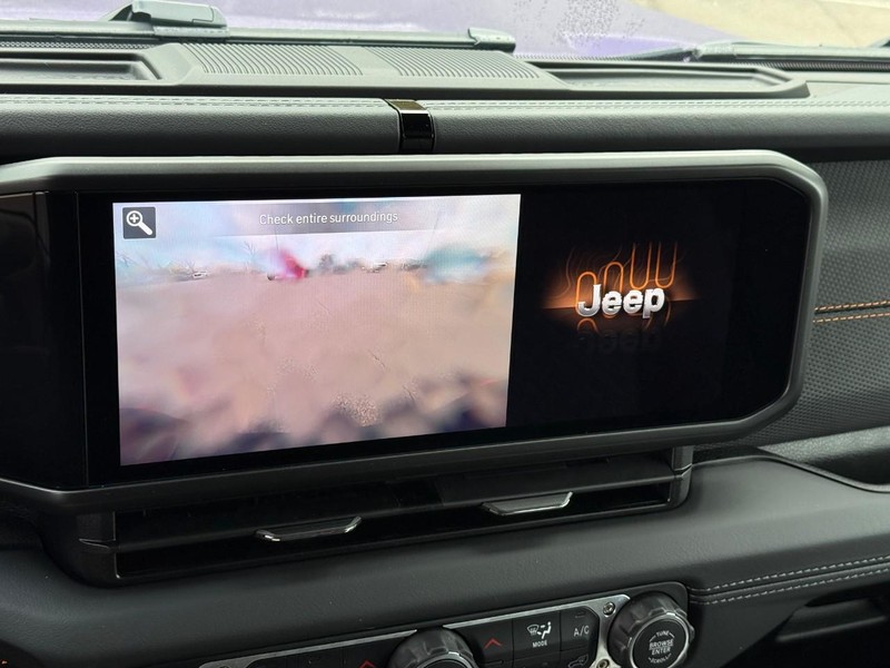 Jeep Gladiator Vehicle Full-screen Gallery Image 15