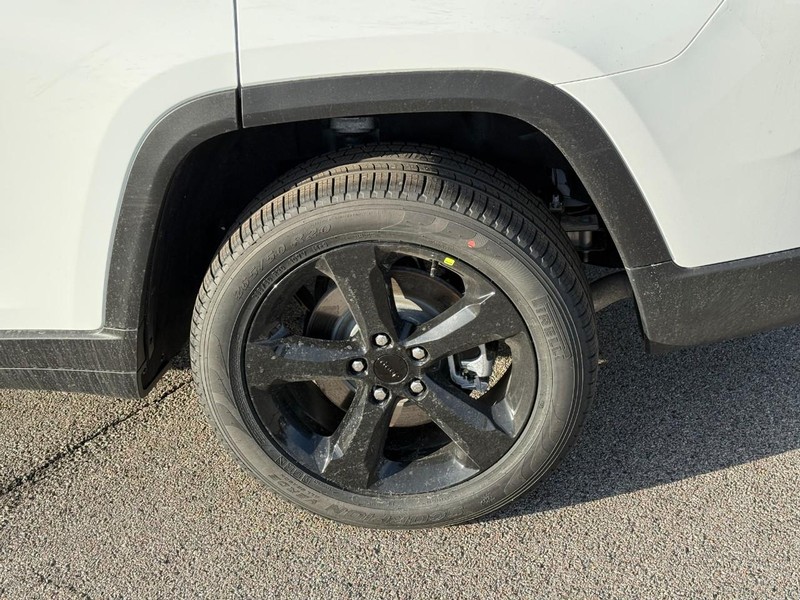 Jeep Grand Cherokee L Vehicle Full-screen Gallery Image 4