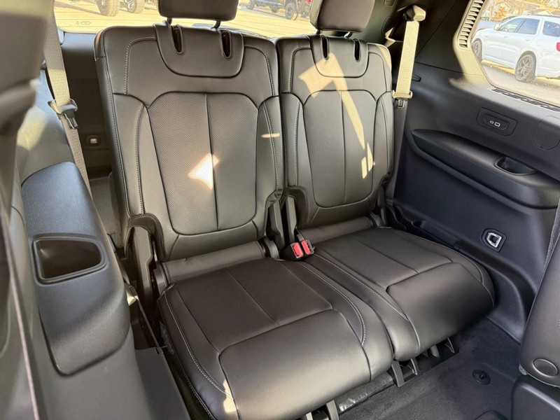 Jeep Grand Cherokee L Vehicle Full-screen Gallery Image 7