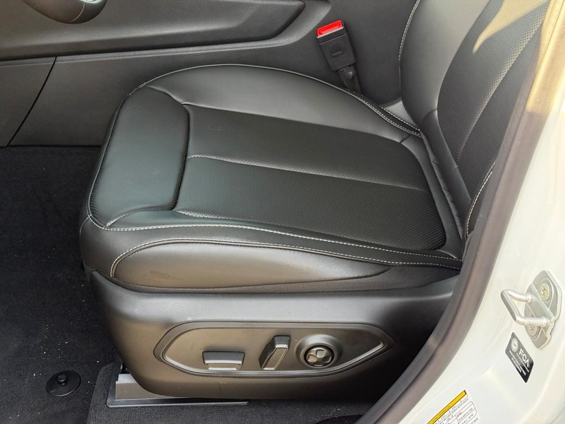 Jeep Grand Cherokee L Vehicle Full-screen Gallery Image 14