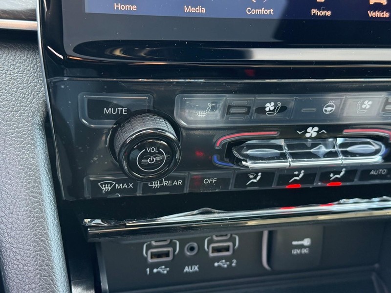 Jeep Grand Cherokee L Vehicle Full-screen Gallery Image 19