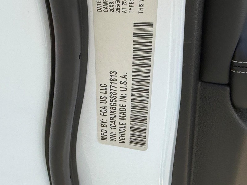 Jeep Grand Cherokee L Vehicle Full-screen Gallery Image 21