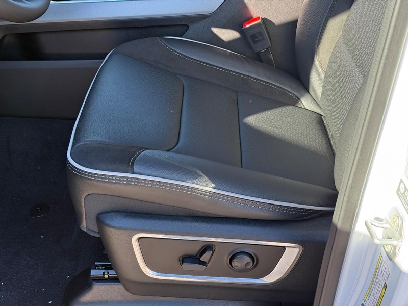 Ram 1500 Vehicle Image 15