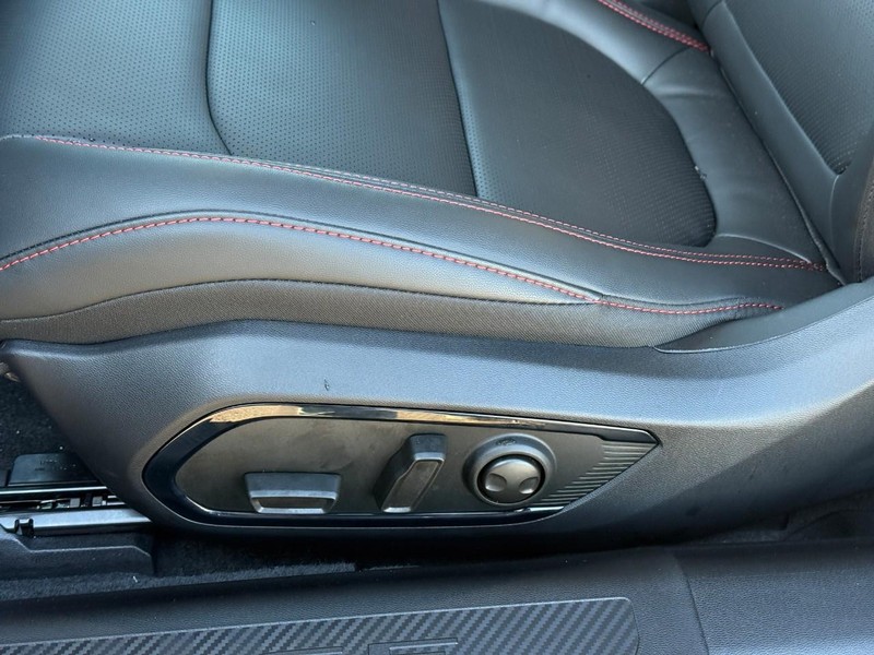 Dodge Charger Vehicle Full-screen Gallery Image 11