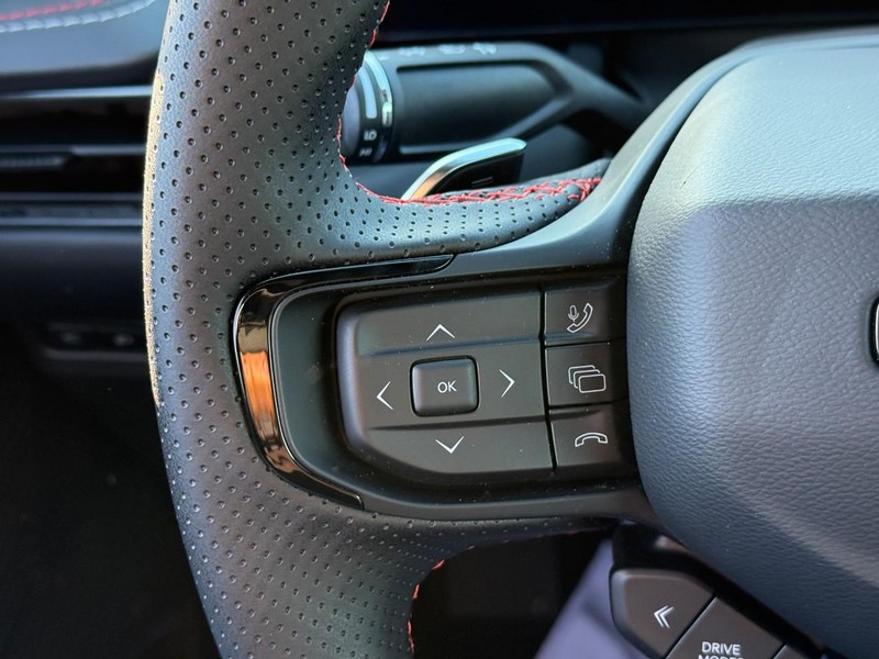 Dodge Charger Vehicle Full-screen Gallery Image 12