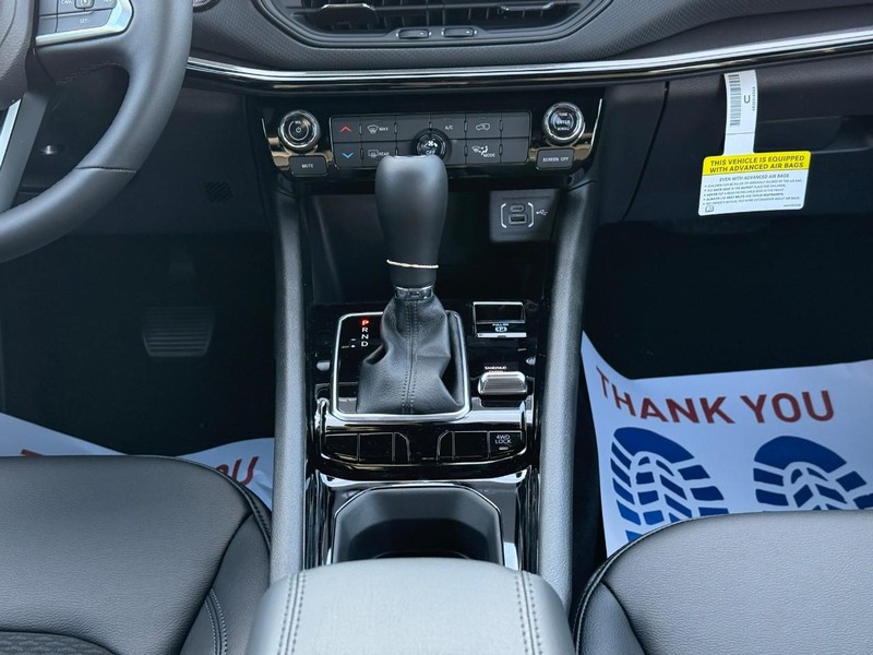 Jeep Compass Vehicle Full-screen Gallery Image 9