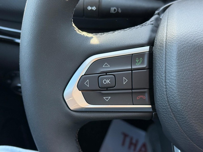 Jeep Compass Vehicle Full-screen Gallery Image 12