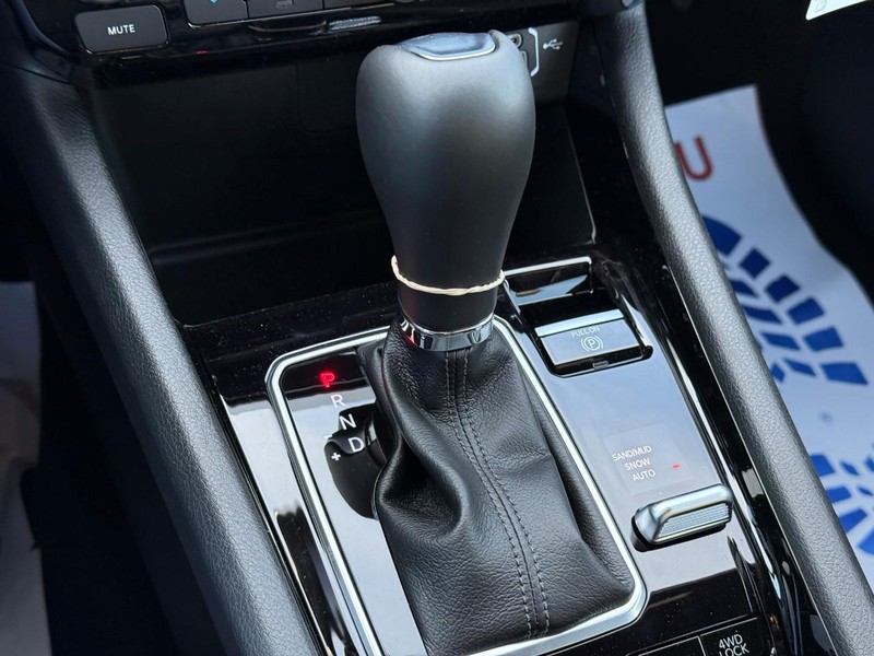 Jeep Compass Vehicle Full-screen Gallery Image 14