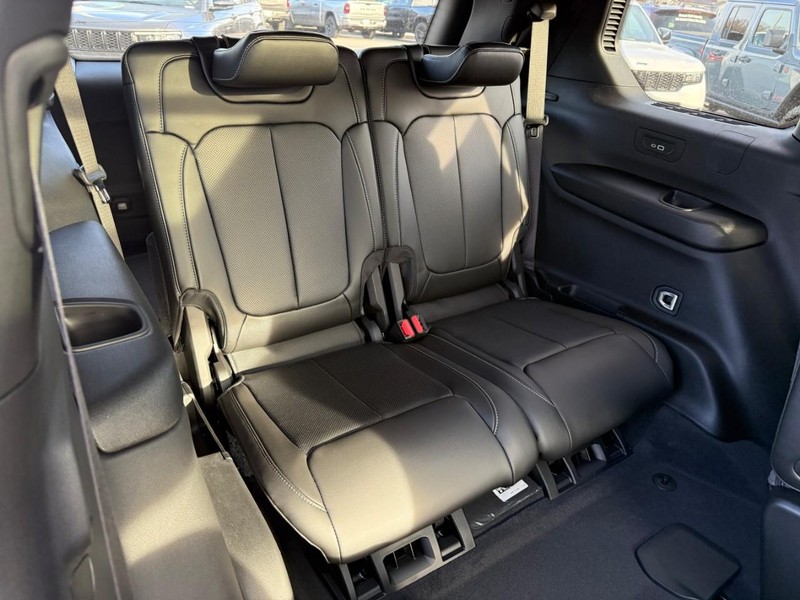 Jeep Grand Cherokee L Vehicle Full-screen Gallery Image 7