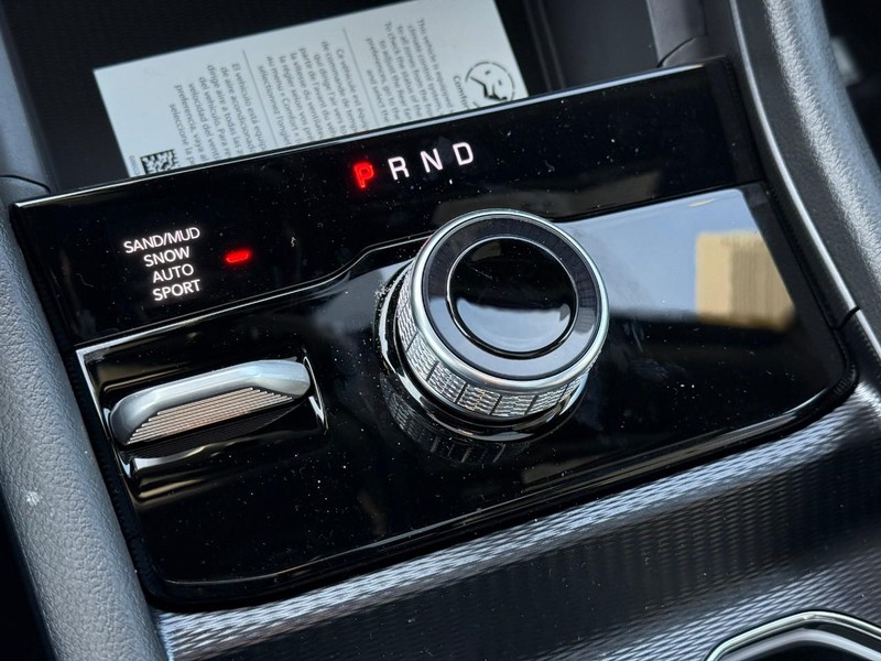 Jeep Grand Cherokee L Vehicle Full-screen Gallery Image 18