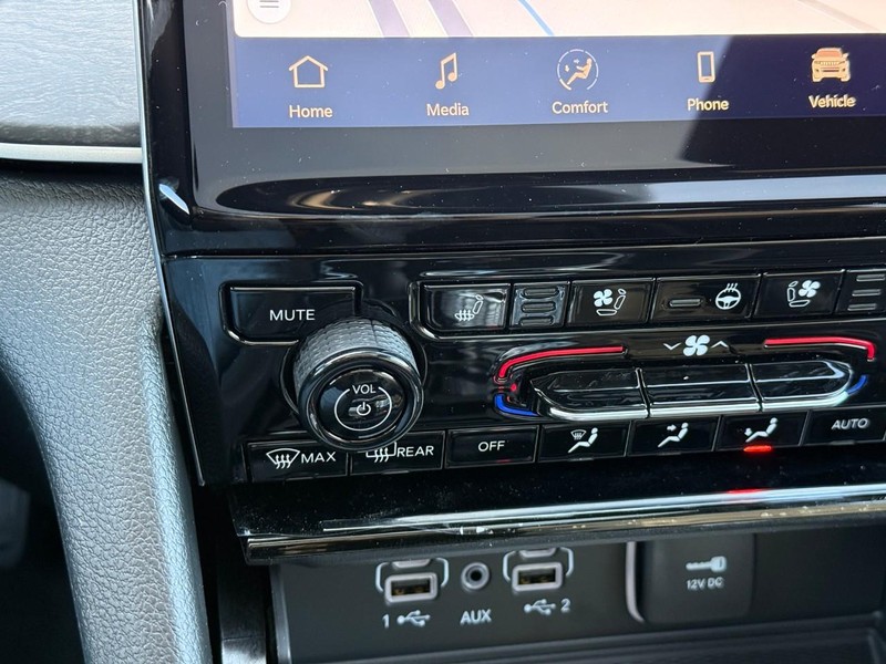 Jeep Grand Cherokee L Vehicle Full-screen Gallery Image 19