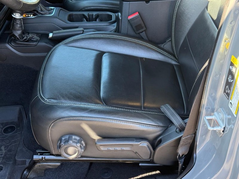 Jeep Wrangler 4xe Vehicle Full-screen Gallery Image 16