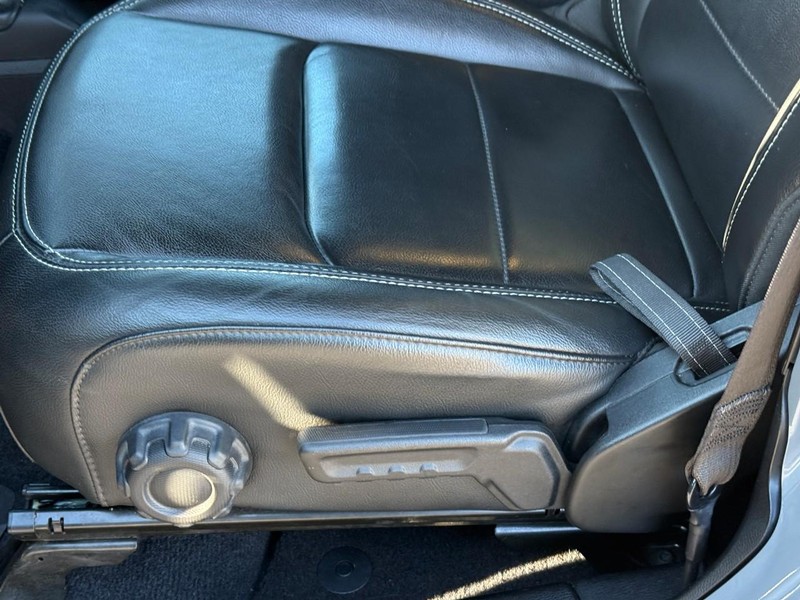 Jeep Wrangler 4xe Vehicle Full-screen Gallery Image 17