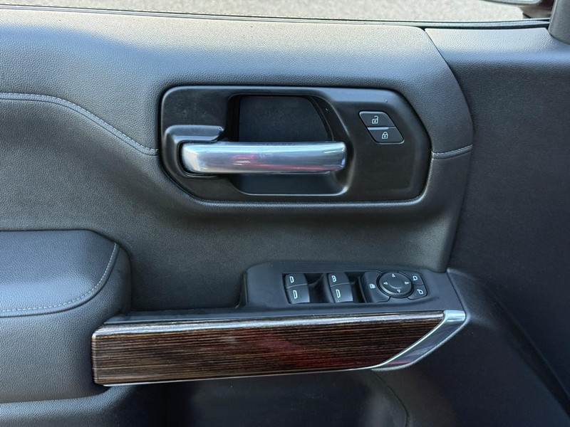 GMC Sierra 1500 Vehicle Full-screen Gallery Image 14