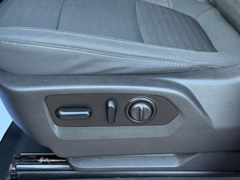 GMC Sierra 1500 Vehicle Full-screen Gallery Image 16