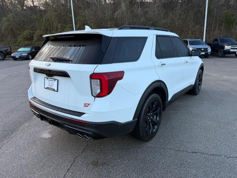 Ford Explorer Vehicle Image 11