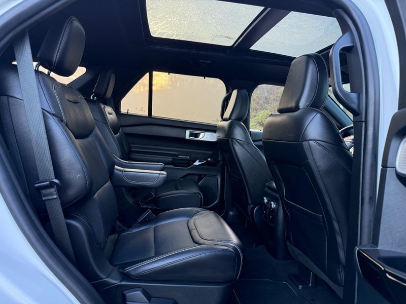 Ford Explorer Vehicle Image 14