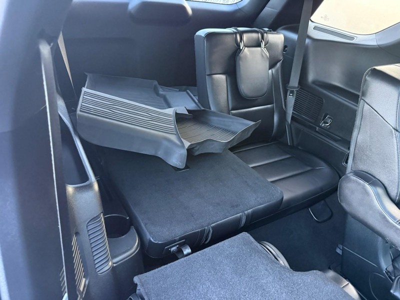 Ford Explorer Vehicle Image 15